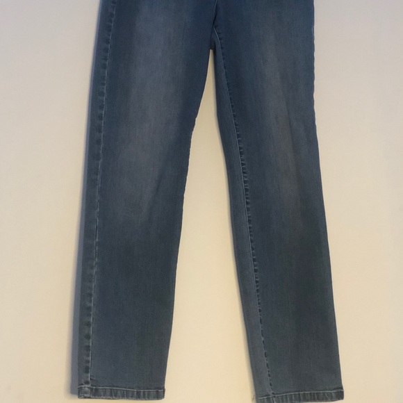 oversized womens lightwash jeans🤍 - Picture 3 of 4